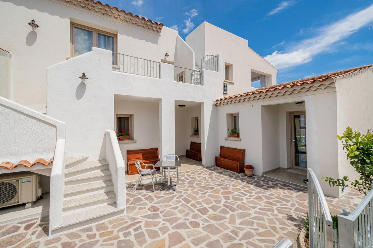 Residenza L'Alzoni Hotel San Teodoro  Exterior foto