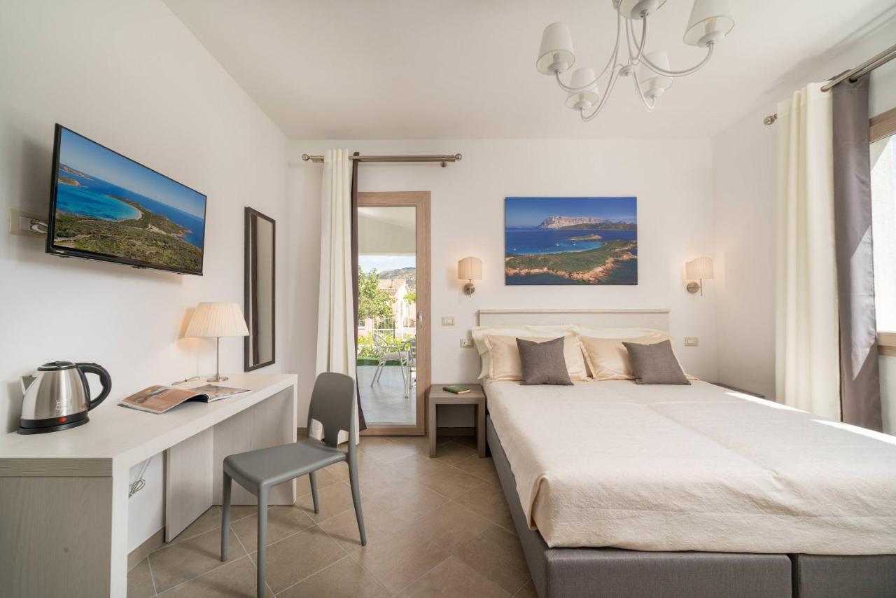 Residenza L'Alzoni Hotel San Teodoro  Exterior foto