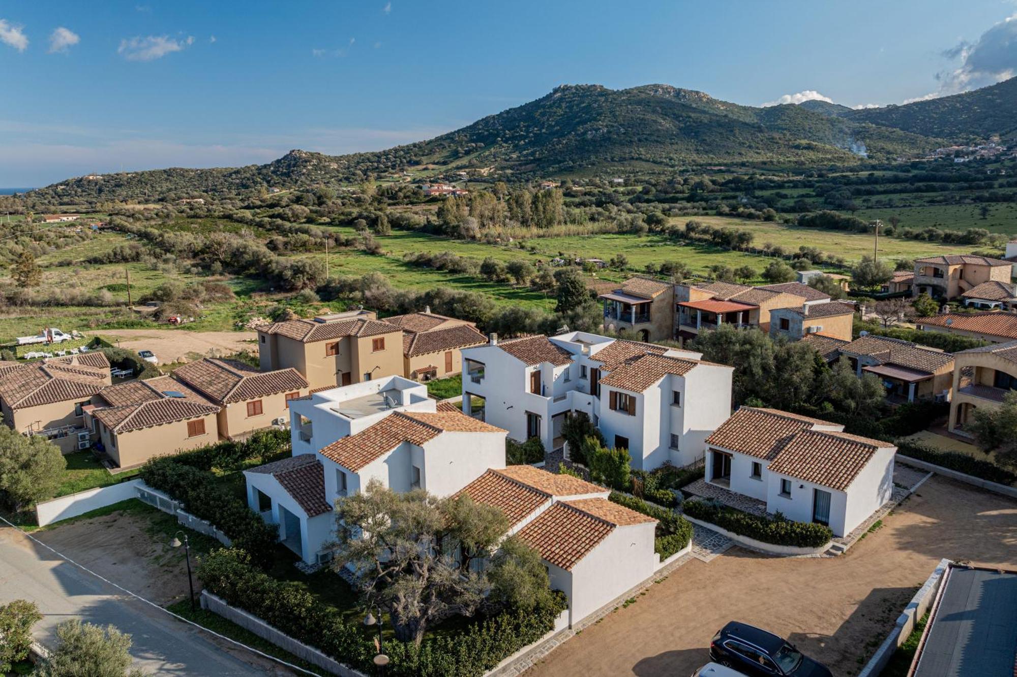 Residenza L'Alzoni Hotel San Teodoro  Exterior foto